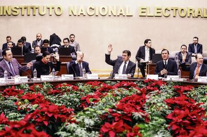 INE falla en contra de spots de Anaya