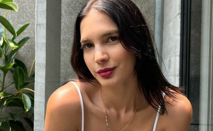 Novia de Luisito Comunica se une al trend de mostrar su ropa interior