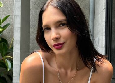 Novia de Luisito Comunica se une al trend de mostrar su ropa interior