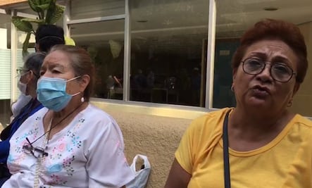 Crónicas de coronavirus: largas filas de pensionados del IMSS en tiempos de contingencia