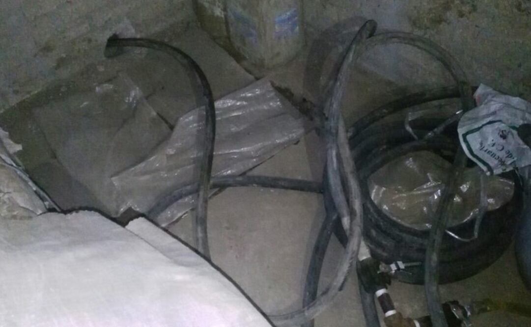 Autoridades encontraron un vehículo sospechoso afuera del domicilio asegurado. Foto: Especial