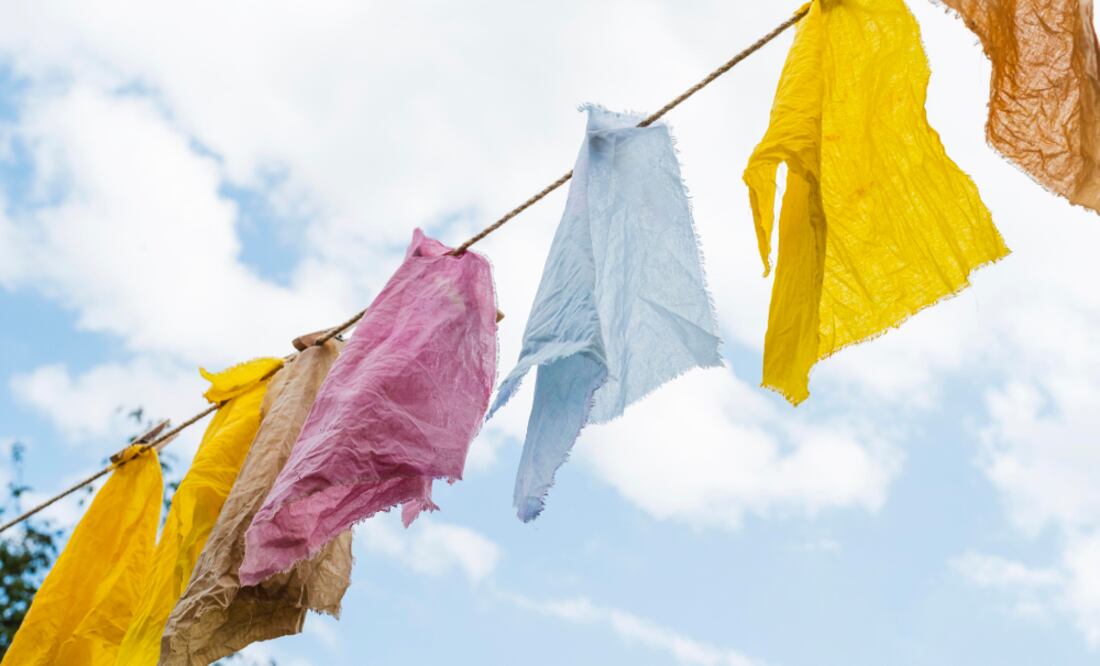 No toda la ropa se debe poner a secar bajo el sol. Foto: Freepik