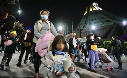 Migrantes le rezan a la Virgen de Guadalupe; "Nos trataron como animales", dicen tras choque con policías 