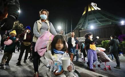 Migrantes le rezan a la Virgen de Guadalupe; "Nos trataron como animales", dicen tras choque con policías