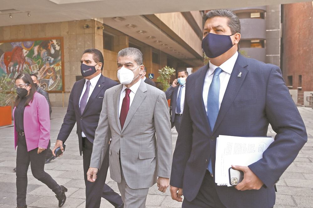 Los gobernadores Silvano Aureoles, Miguel Ángel Riquelme y Francisco García Cabeza de Vaca en la Cámara Baja. Foto: DIEGO SIMÓN. EL UNIVERSAL