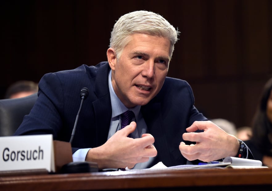 Trump nombró a tres de los seis magistrados conservadores que componen tribunal estadounidense-Neil Gorsuch, Amy Coney Barret y Brett Kavanaugh-para expresar su descontento  . Foto: AP