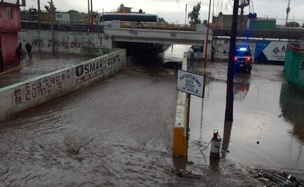 Lluvia deja inundaciones en principales vialidades de Ecatepec