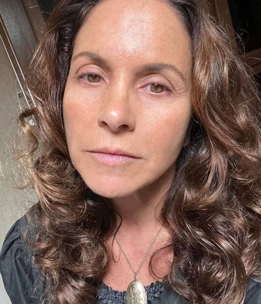 Rostro de Lucero desatan críticas. La actriz está en su personaje de "La Caponera" en la serie "El gallo de oro".