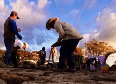 SCT continúa con pavimentación de caminos en “municipios de la esperanza”