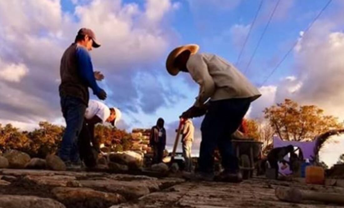 Javier Jiménez Espriú dijo que el objetivo es que este sexenio queden comunicadas todas las cabeceras municipales. Foto: Archivo / EL UNIVERSAL
