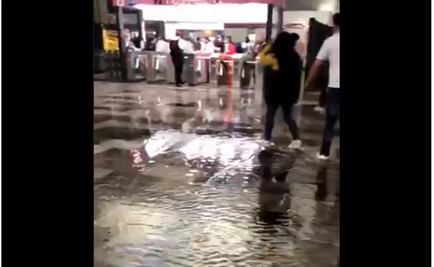 Video. Así se ven las "cascadas" en estación del Metro Merced por intensa lluvia en la CDMX