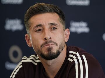Héctor Herrera explota tras críticas por ignorar a dos aficionados