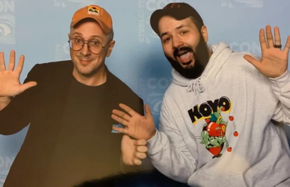 Protagonista de “Las pistas de Blue” se reencuentra con fan tras 20 años; rompen en llanto