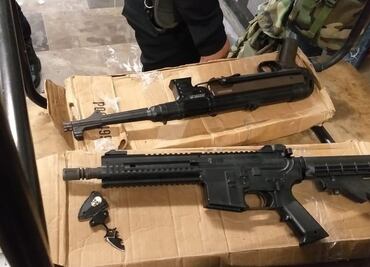 Detienen a hombre con armas de balines en el Metro Zócalo
