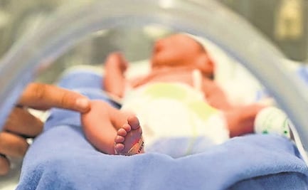 Bebés de madres con Covid tienen más probabilidades de nacer de forma prematura