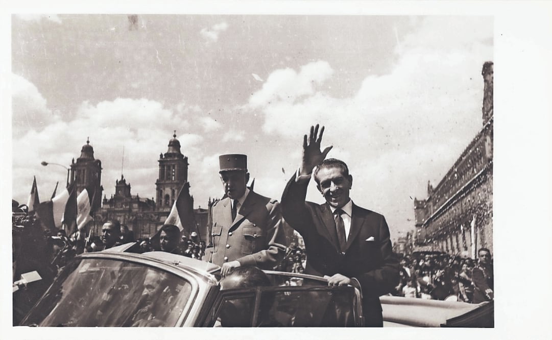 Foto del mandatario mexicano Adolfo López Mateos y el presidente francés Charles de Gaulle, en 1964, que forma parte de la muestra. Foto: Acervo Histórico Diplomático.