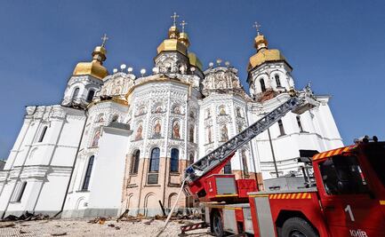 Ataque ruso daña emblemática catedral de Kiev; restauración podría tomar dos años