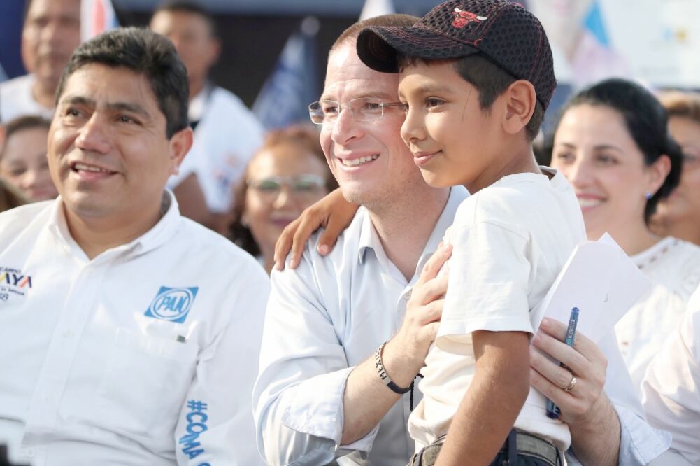 El abanderado de Por México al Frente, Ricardo Anaya, estuvo acompañado del senador Jorge Luis Preciado, ex candidato del PAN al gobierno de Colima (ARIEL OJEDA. EL UNIVERSAL)