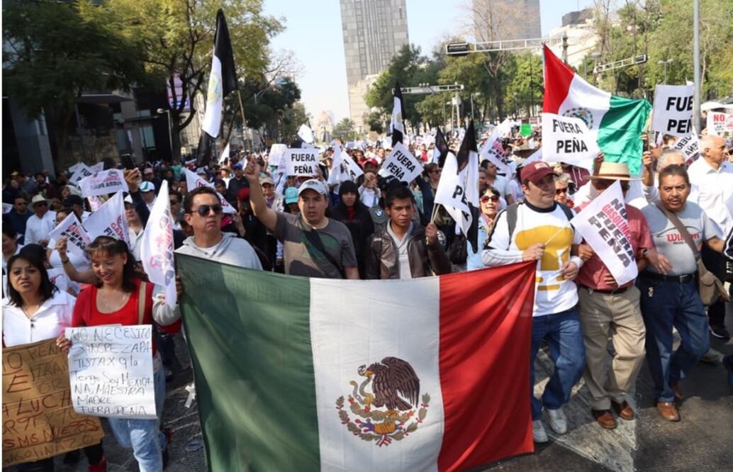 CIUDAD DE MÉXICO
Cientos de personas avanzaron sobre Paseo de la Reforma en protesta por el incremento en el precio de las gasolinas. Foto Berenice Fregoso/EL UNIVERSAL
