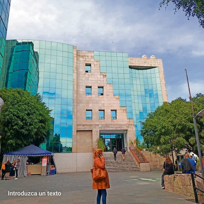 El abogado y familiares demandaron justicia en las instalaciones de la Fiscalía mexiquense ubicada en Barrientos. Foto: Rebeca Jiménez / EL UNIVERSAL
