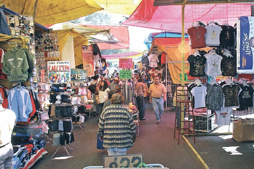 Dirigente de un grupo de comerciantes acusó que en calles del Centro Histórico prevalecen hasta 17 mil comerciantes (ARCHIVO EL UNIVERSAL)