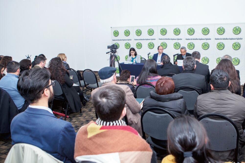 En la elaboración del libro Estado y perspectivas del Sistema Nacional de Salud , presentado ayer, participó el ex secretario de ese sector Julio Frenk (CAMILA MATA. EL UNIVERSAL)