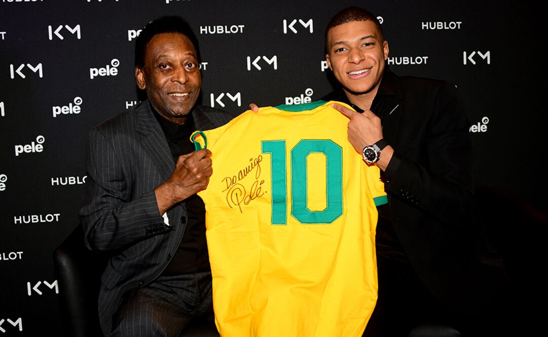 Pelé, ícono del deporte a nivel mundial, y Mbappé, la nueva figura del futbol con 20 años. 