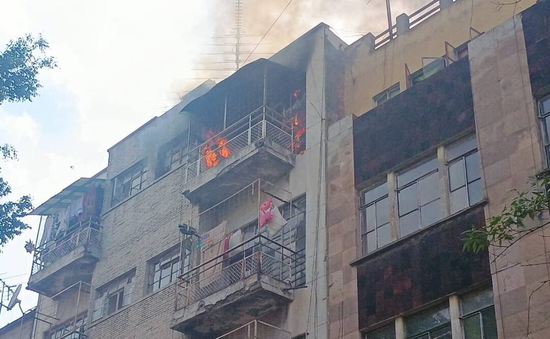 Sofocan incendio en edificio de la colonia Centro, en la acaldía Cuauhtémoc (27/02/2025). Foto: Especial