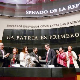 Ratifican a Ebrard como canciller