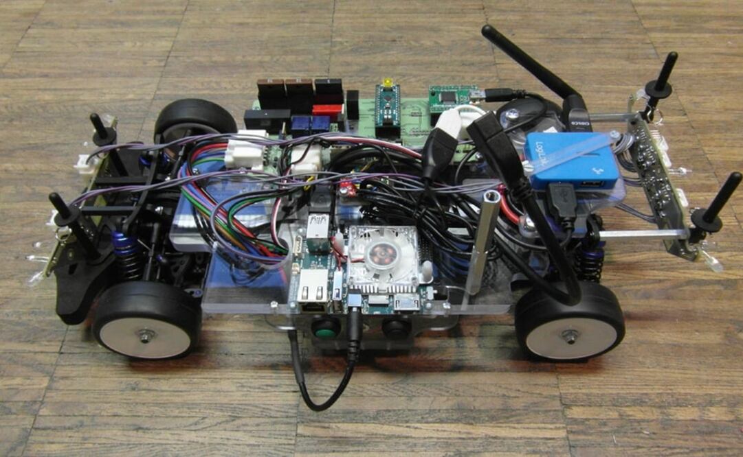 Autos autónomos a escala de 1:10 participarán en los rallies organizados por el doctor Raúl Rojas González en noviembre de 2016. (FOTO: AMC)
