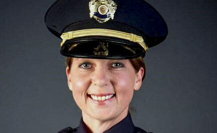 Mujer policía es absuelta tras matar a afromaericano desarmado en EU