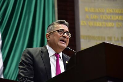Reforma a Pemex era un riesgo y mala señal: diputado de Morena