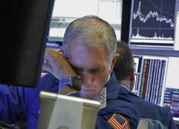 Dow Jones cae 2 mil puntos tras derrumbe del petróleo y por coronavirus