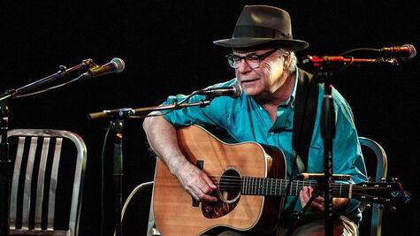 El compositor David Olney muere en el escenario por un paro cardíaco