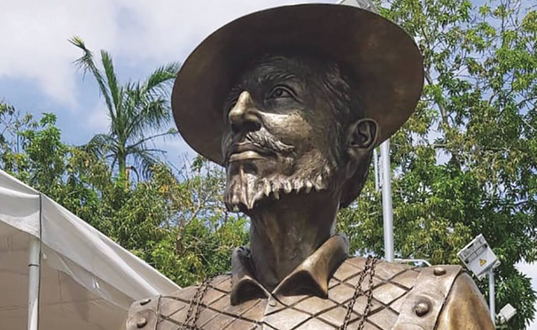 Escultura conmemorativa de la llegada de Juan de Grijalva de Cuéllar a tierras tabasqueñas, que es obra del artista Tomás Mejía (FOTOS: LUMA LOPEZ)