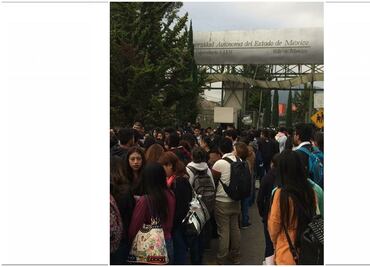 Alumnos de la UAEM realizan paro