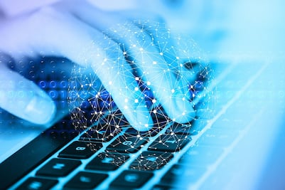 Inteligencia artificial lucra con creatividad e información de autores sin consentimiento, alerta experto