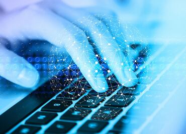 Inteligencia artificial lucra con creatividad e información de autores sin consentimiento, alerta experto