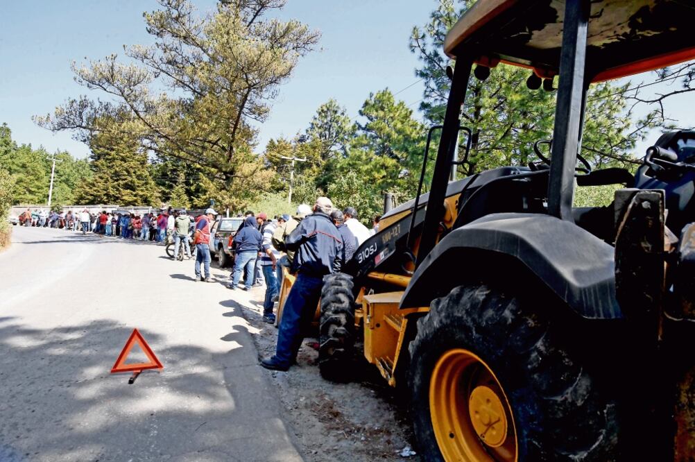 Los campesinos denunciaron que por las 50 hectáreas obtuvieron un amparo con número 445/2014 del juez del Segundo Tribunal Colegiado en Materia Administrativa del Segundo Circuito, por lo que extraños no pueden entrar a los terrenos (JORGE ALVARADO)
