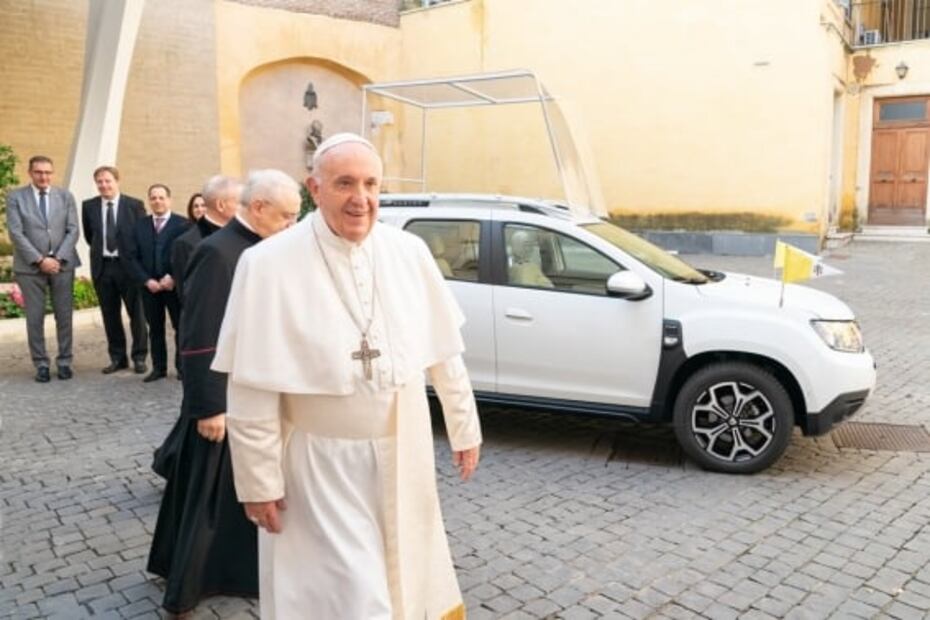 La Renault Duster es el nuevo papamóvil del Vaticano