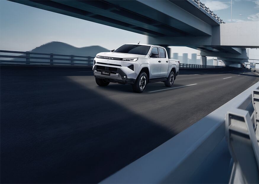 La nueva Toyota Hilux 2026 mantendrá su motor de gasolina en lugares sin infraestructura eléctrica necesaria. Foto: Toyota