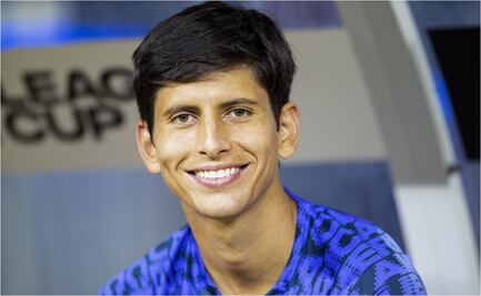 Jürgen Damm presume zapatos y la afición lo "bulea" y le pide mejor aprender a centrar