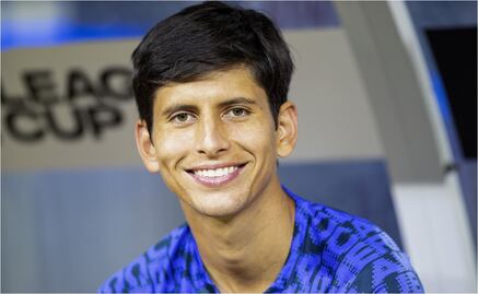 Jürgen Damm presume zapatos y la afición lo "bulea" y le pide mejor aprender a centrar