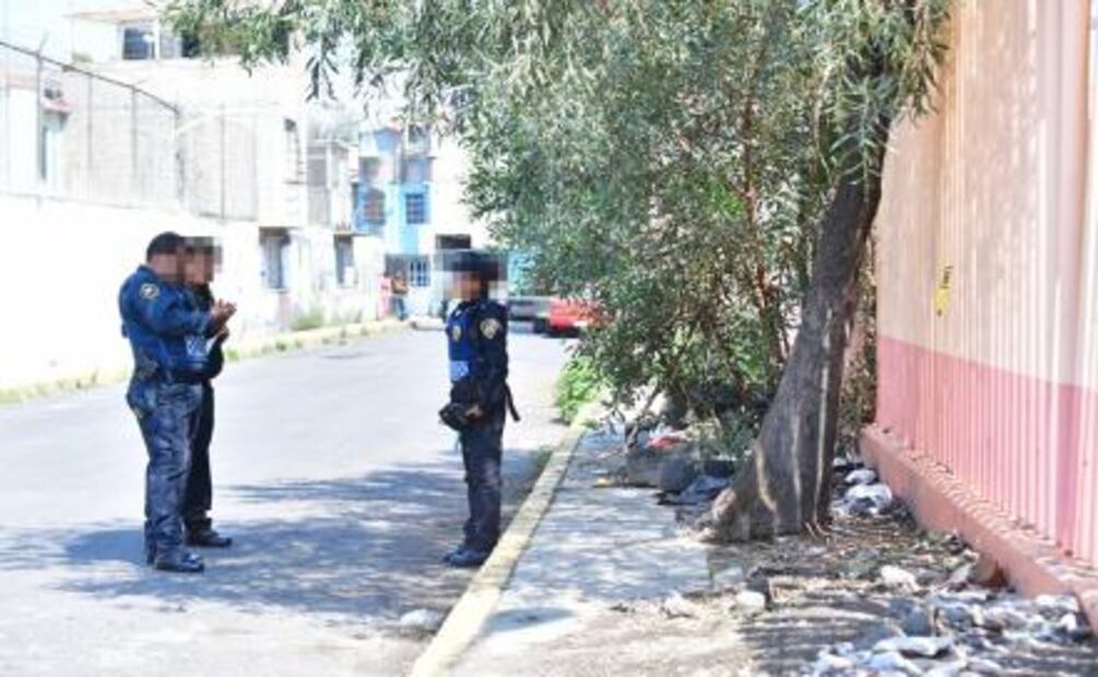 Abandonan feto entre basura en calles de Iztapalapa