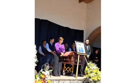 Dan el último adiós a alcalde  que se quitó la vida en sala de cabildos de la Presidencia Municipal