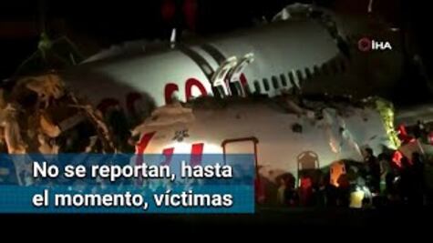 Avión se sale de pista al aterrizar y se parte en tres en Estambul
