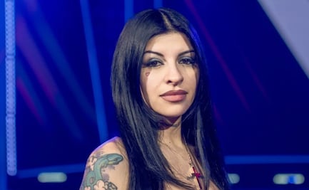 Cazzu reacciona al regaño que Maluma le hizo a una madre por llevar un bebé a su concierto 