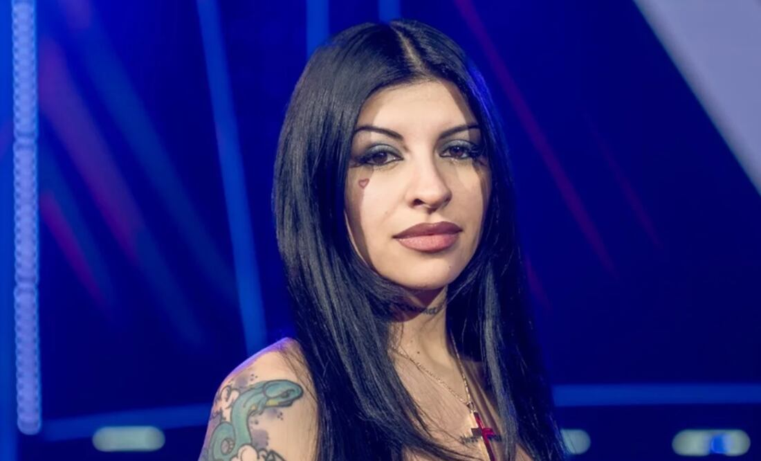 La cantante argentina Cazzu tuvo en encuentro con sus fans en México para promocionar su libro "Perreo, una revolución".