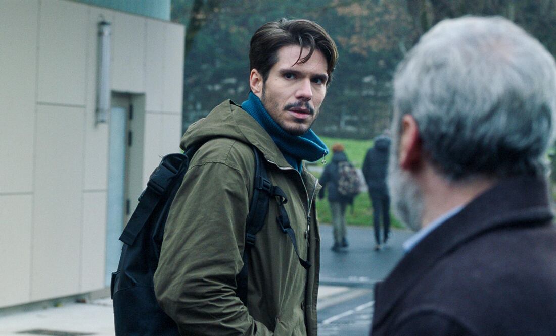 François Civil interpreta a Julien, un joven profesor homosexual de preparatoria./ ESPECIAL