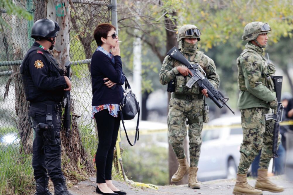 Elementos del Ejército participaron en el operativo implementado tras el ataque registrado en el plantel educativo alrededor de las 7:51 horas (DANIEL BECERRIL. REUTERS)